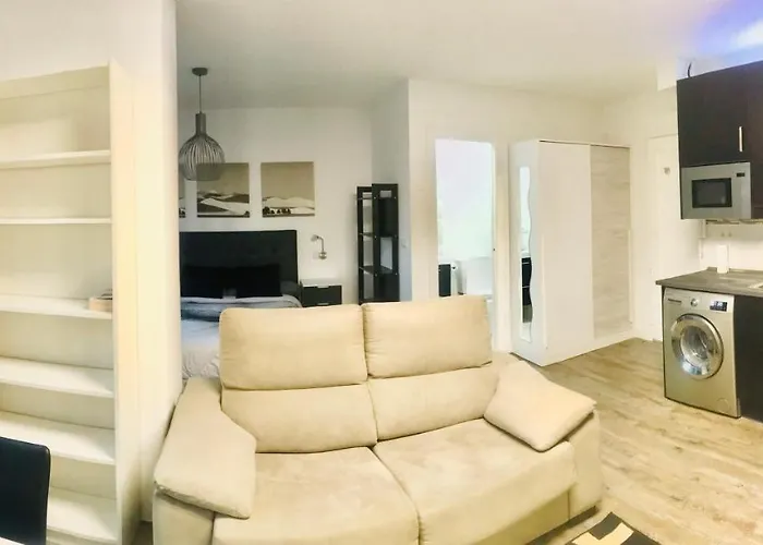 Viendo La Catedral Desde Plaza Vega Apartamento